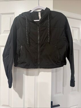 Lululemon Women's Black cropped windbreaker Jacket